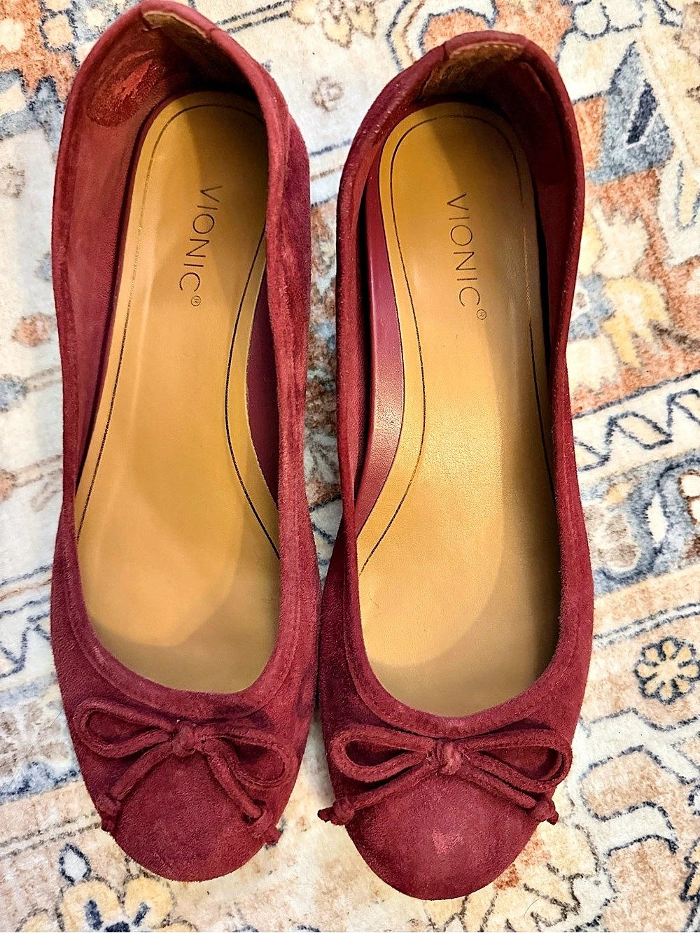 Vionic Bow Flats in Red